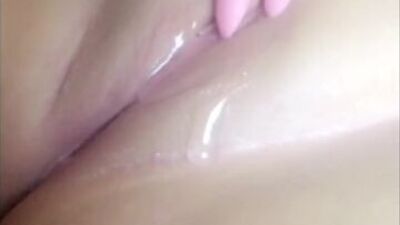CLOSE UP SMOOTH TEEN PUSSY