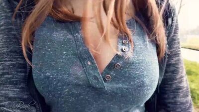 BOUNCING BOOBS IN SHIRT WHILE WALKING 2 (BRALESS)