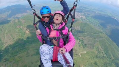 SQUIRTING while PARAGLIDING in 2200 m above the sea ( 7000 feet )