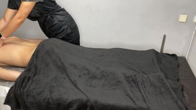 MASSEUSE FUCKED A CLIENT DURING A MASSAGE!!! Massage...