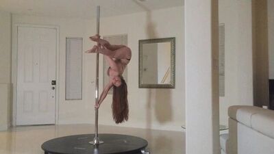 Veronica Vain Teases and Dances on her Pole