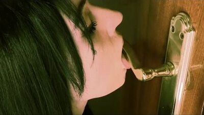 Threesome PEE with a door!