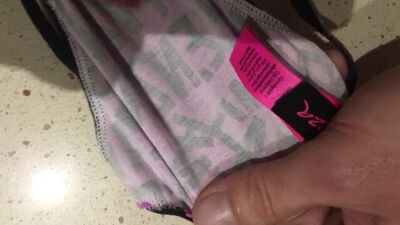 Nice smell from sisters panties make me cum fast!