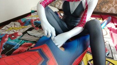 Gwen Stacy - footjob for SpiderMan