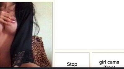 SEXY BRUNETTE LIKES TO SHOW HER BODY MORE THAN ONCE