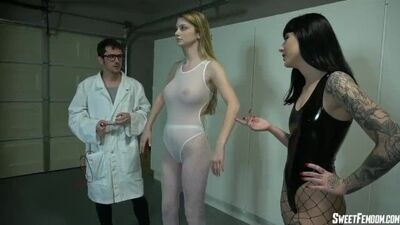 Sexy Ballbusting Robot