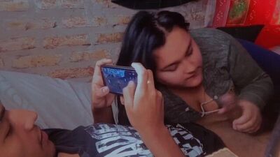 Estaba jugando free fire y mi dua quiere mamarmela