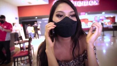 POV - Cuando acompañas al CINE a tu amiga Y NO llega su NOVIO