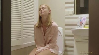 my stepsister caresses her ass in the shower