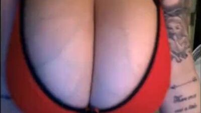 LeanneCrow gets out her huge jugs.